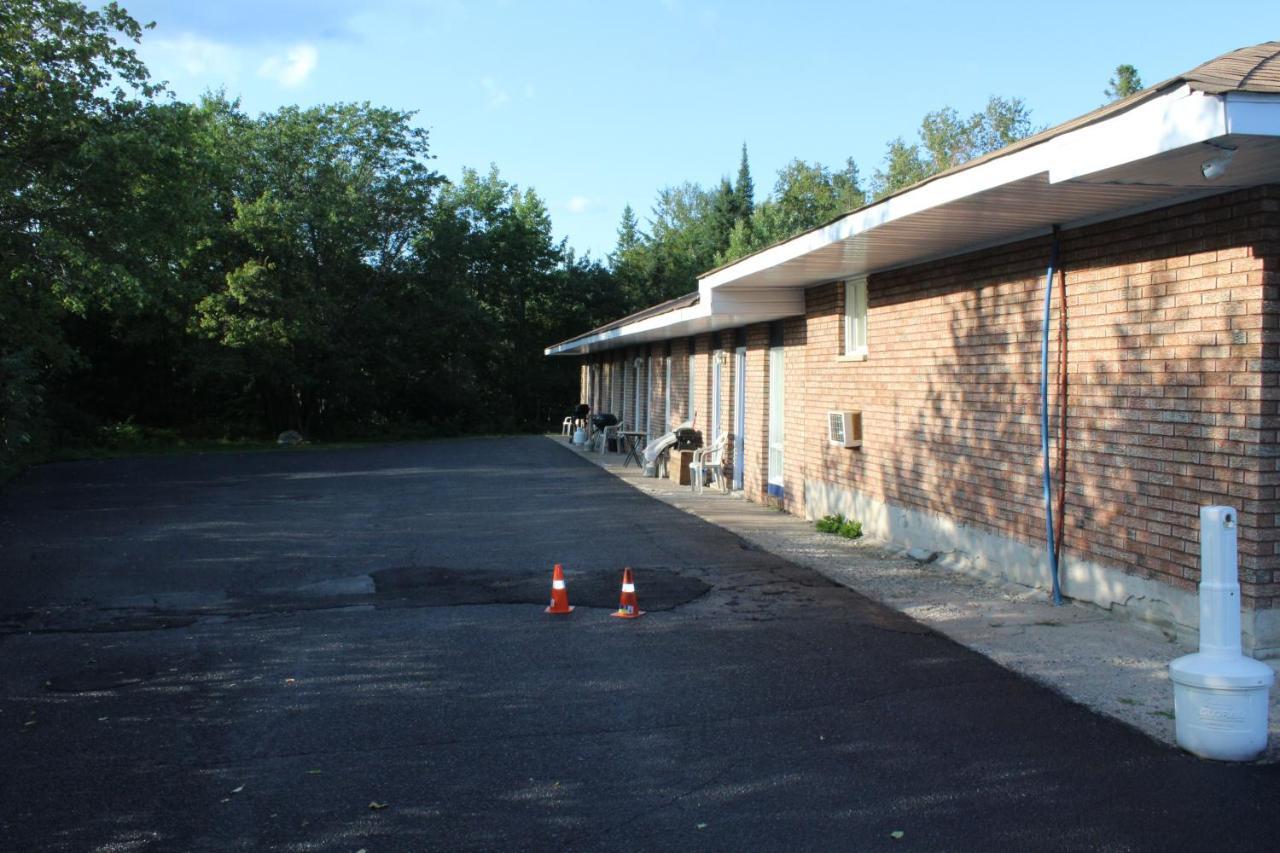 Two Rivers Motel Mattawa Екстер'єр фото